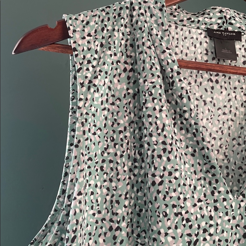 Ann Taylor Speckled Green and Black Top - Picture 4 of 5